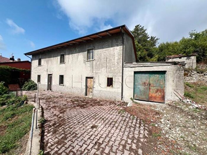 Casa quadrilocale in vendita in Via Cardinale Bernardo Dovizi Montalone, Pieve Santo Stefano