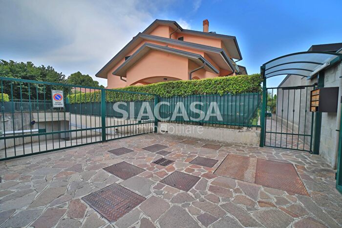 Appartamento quadrilocale in vendita in Via Sandro Pertini, Cavenago Di Brianza