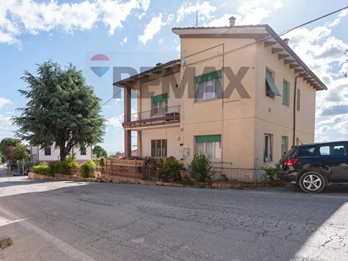 Casa con 10 locali in vendita in Via Bovio, Cupramontana