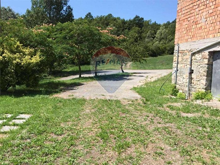 Casa con 5 locali in vendita in Novafeltria