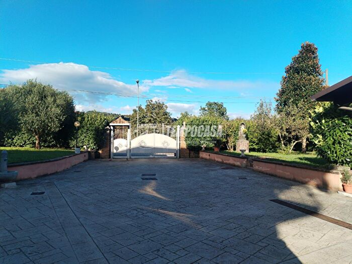 Casa con 8 locali in vendita in Via Baroni, Summonte