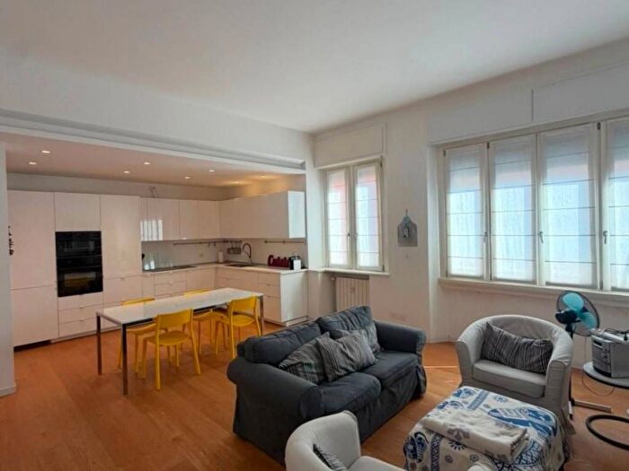 Appartamento trilocale in affitto in Via Pietro Teulié, Corso San Gottardo, Milano