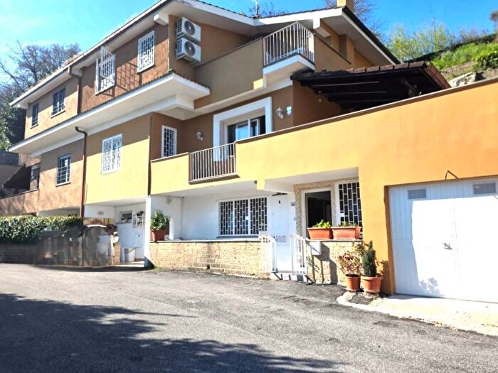 Appartamento quadrilocale in affitto in Viale Europa, Le Rughe, Formello