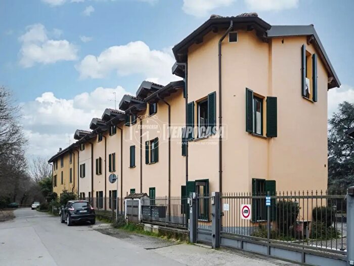 Appartamento trilocale in vendita in Strada Vicinale del Sole, Villasanta