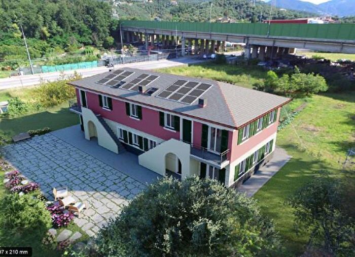 Appartamento trilocale in vendita in Via Fabbrica E Valle, Sestri Levante