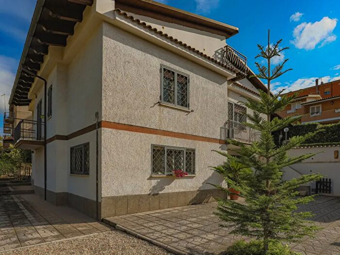 Casa quadrilocale in vendita in Via Cortemaggiore, Roma