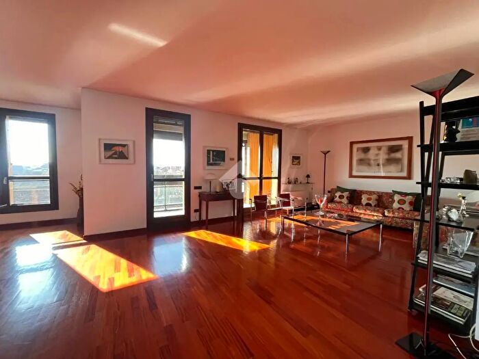 Appartamento trilocale in vendita in Via Carlo Vittadini, Milano