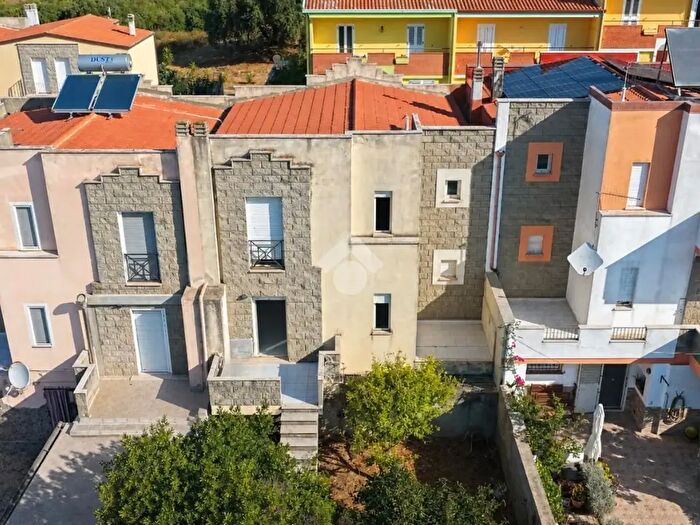 Casa con 5 locali in vendita in Via Olof Palme, Nuoro