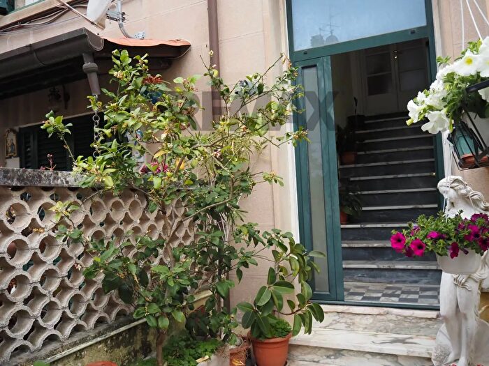Casa con 6 locali in vendita in Via Nazario Sauro, Viareggio