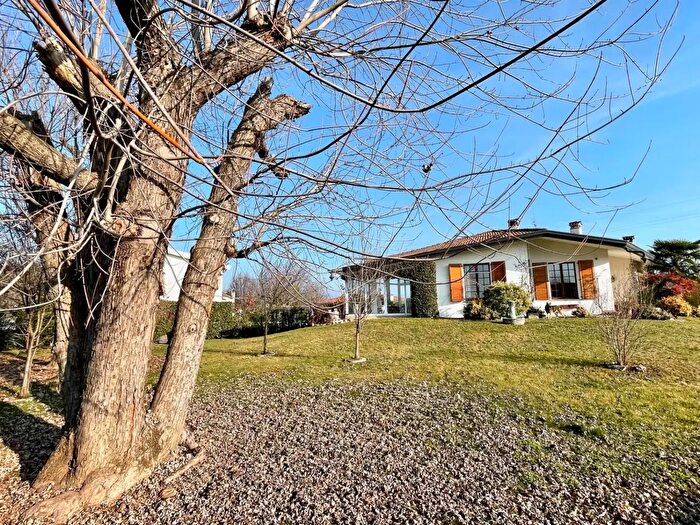 Casa con 9 locali in vendita in Sequals