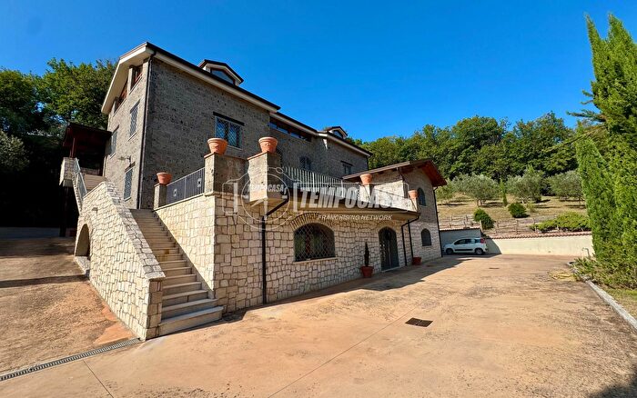 Casa in vendita in Via Giovannizzi, Caiazzo