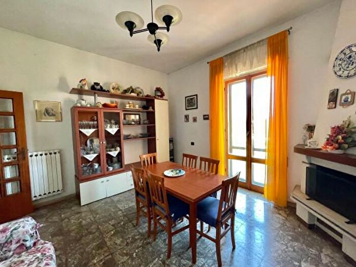 Appartamento con 5 locali in vendita in Via Palombara, Vasanello