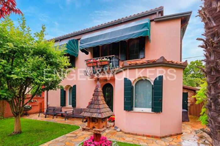 Casa quadrilocale in vendita in Via Andrea Morosini, Venezia