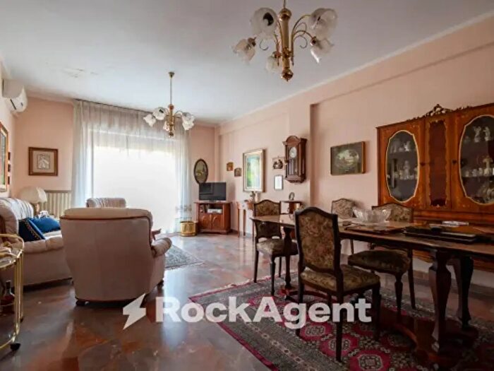 Appartamento con 5 locali in vendita in Via Vittorio Butera, Catanzaro