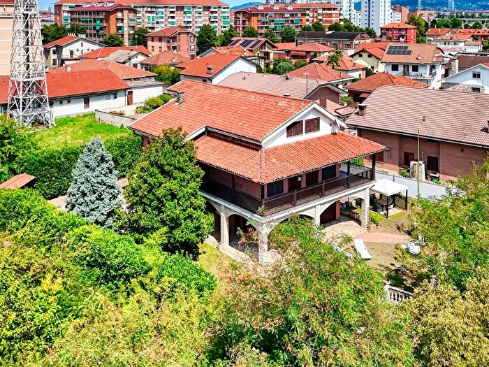 Casa con 10 locali in vendita in Via Torino, Beinasco