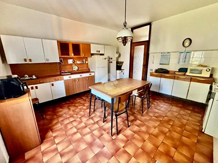 Appartamento quadrilocale in vendita in Via Coclino, Calcinate