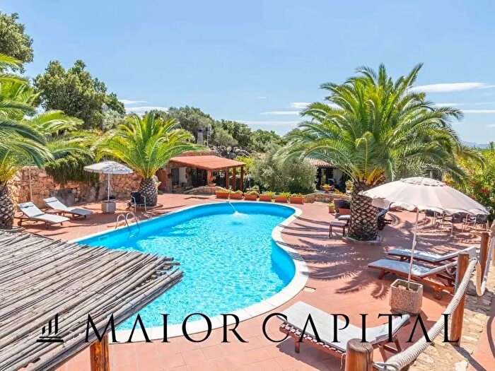 Casa con 15 locali in vendita in Telti