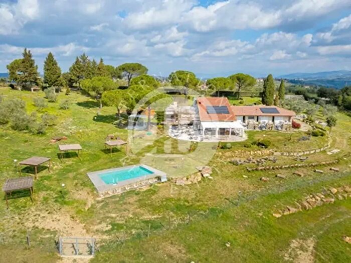 Casa con 6 locali in vendita in Greve In Chianti