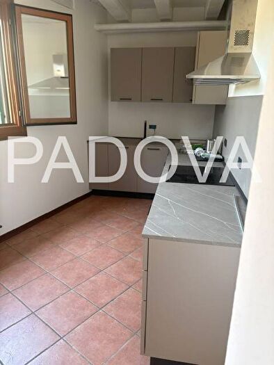 Casa con 5 locali in affitto in Brusegana Aeroporto, Padova