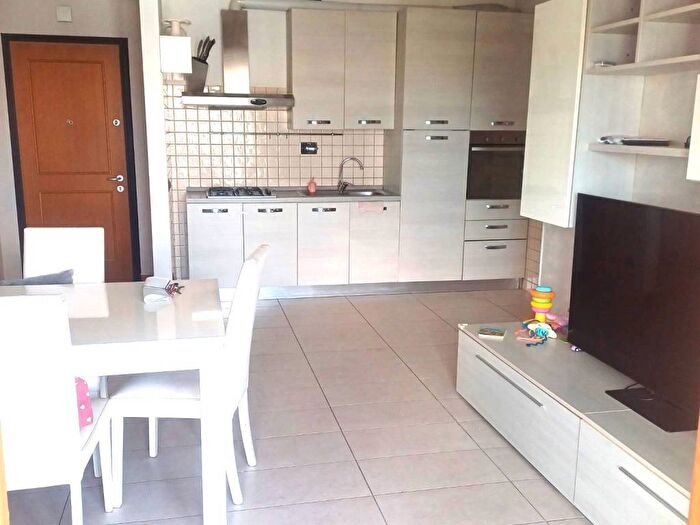 Appartamento trilocale in affitto in Via Luigi De Marchi, Fonte Laurentina, Roma
