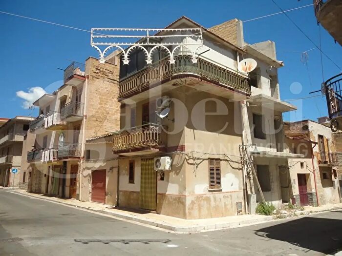 Casa trilocale in vendita in Via Raffaello Sanzio, Altavilla Milicia