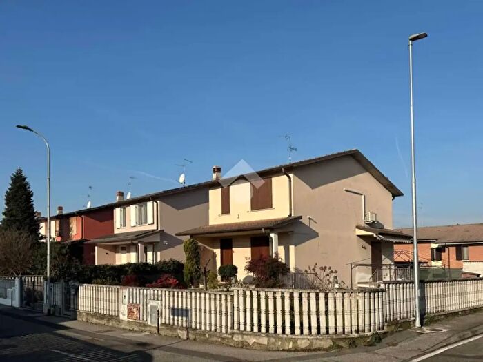 Casa quadrilocale in vendita in Via Indipendenza, Chieve