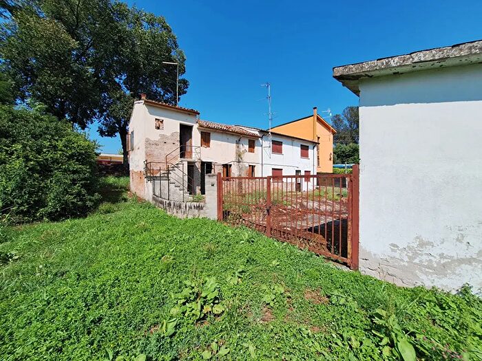 Casa quadrilocale in vendita in Via Gallani, Rovigo