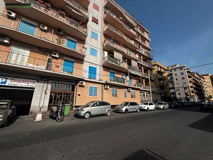 Appartamento quadrilocale in affitto in Via Ammiraglio Caracciolo, Catania