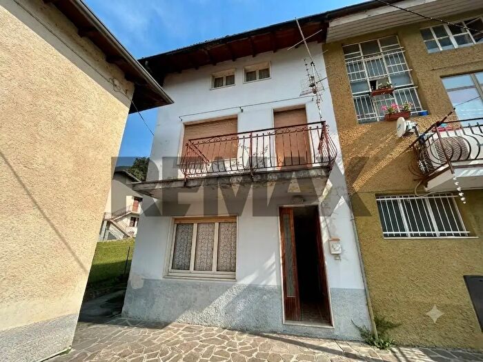 Appartamento con 6 locali in vendita in Endine Gaiano