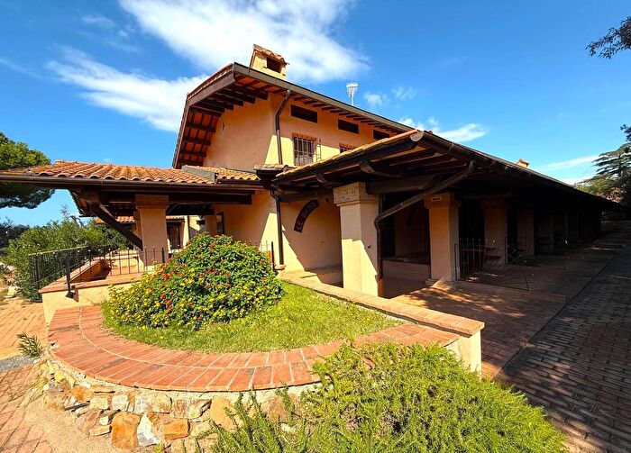 Casa con 7 locali in vendita in Castagneto Carducci