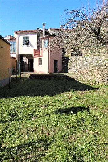 Casa con 5 locali in vendita in Via Olivetto, Podenzana