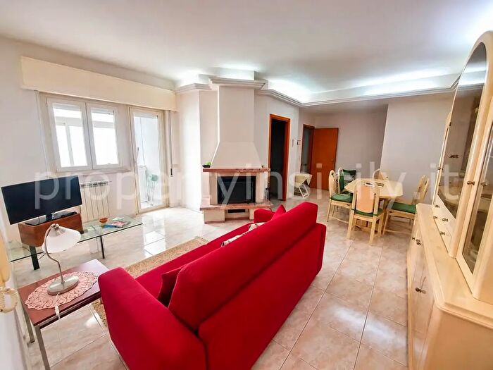 Appartamento con 5 locali in vendita in Via degli Aceri, Siracusa
