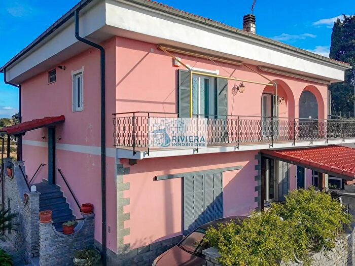 Casa con 5 locali in vendita in Sanremo