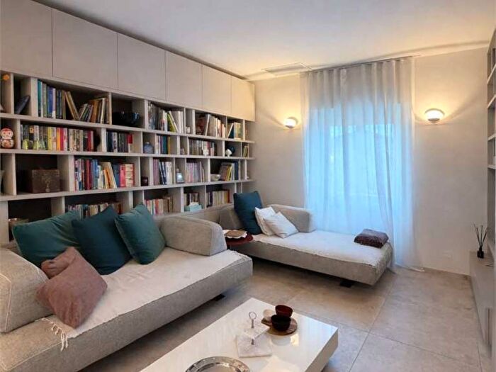 Casa con 6 locali in affitto in Vittoria Apuana, Forte dei Marmi