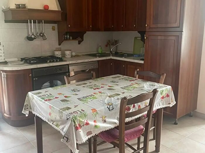Casa con 6 locali in vendita in Carrara