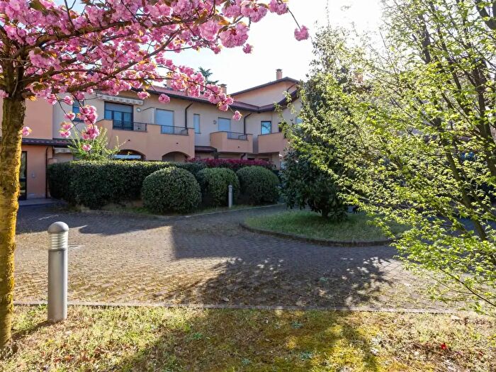 Appartamento trilocale in vendita in Busto Garolfo
