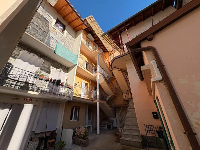 Appartamento trilocale in vendita in Via Orti, Tavernola Bergamasca