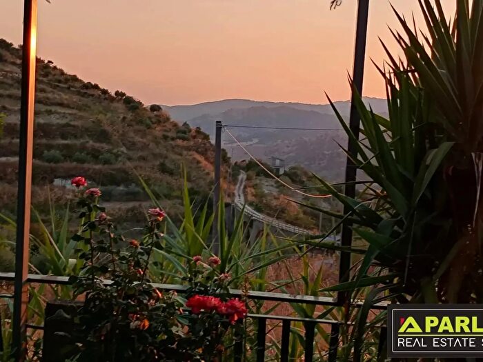 Casa con 5 locali in vendita in Leonforte