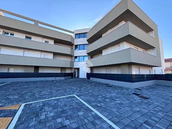 Appartamento quadrilocale in vendita in Via VIII Marzo, Camponogara