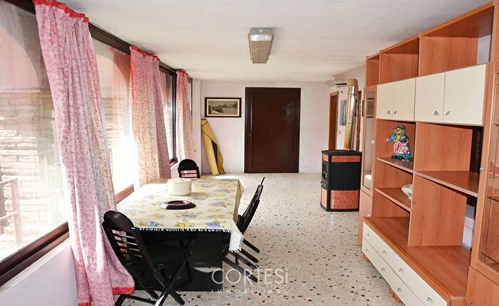 Appartamento con 7 locali in vendita in Via Antonio Locatelli Berzo San Fermo, Berzo San Fermo