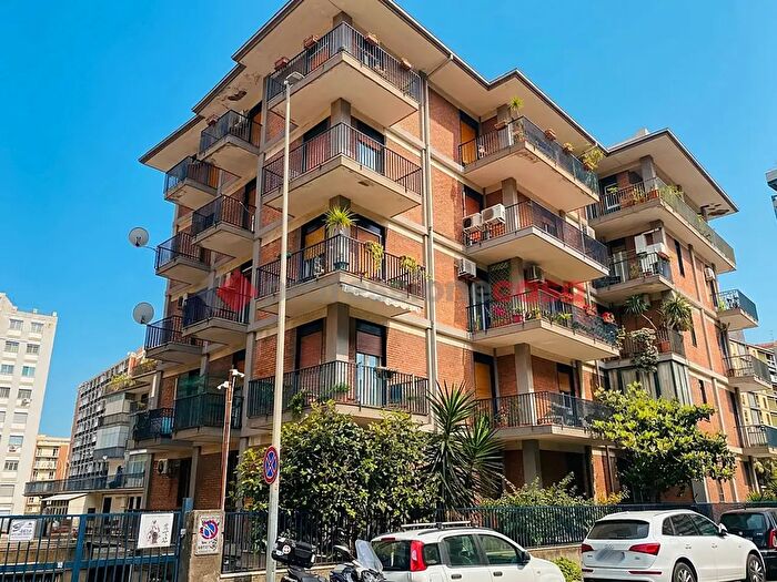 Appartamento con 5 locali in vendita in Via Gustavo Vagliasindi, Catania