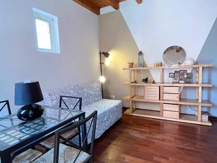 Appartamento bilocale in affitto in Alzaia Naviglio Grande, Navigli Darsena, Milano