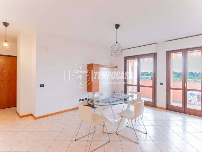 Appartamento trilocale in affitto in Via Privata Colico, Bovisa, Milano
