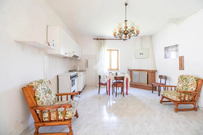 Casa bilocale in vendita in Via Ville, Belmonte In Sabina