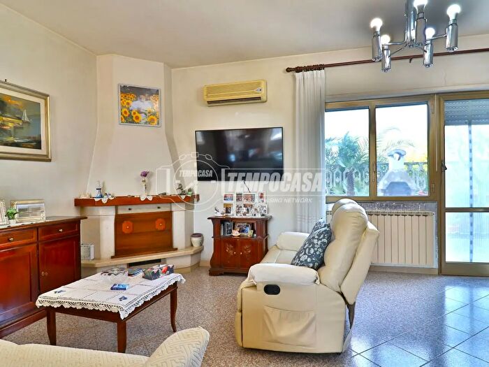 Casa con 5 locali in vendita in Via Mombarcaro, Fiumicino