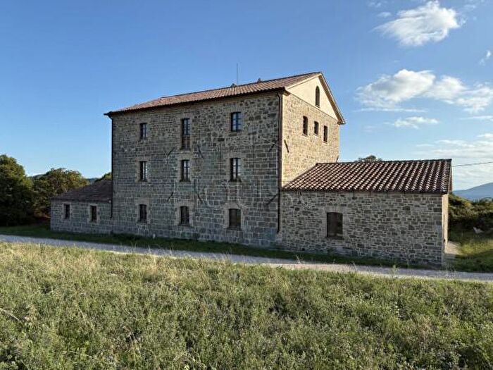 Appartamento con 6 locali in vendita in Strada Provinciale di Mon, Gubbio