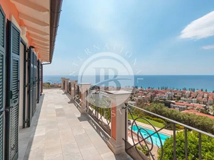 Casa con 6 locali in vendita in Bordighera