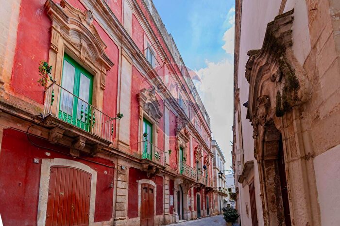 Appartamento con 10 locali in vendita in Vico I Cirillo, Martina Franca