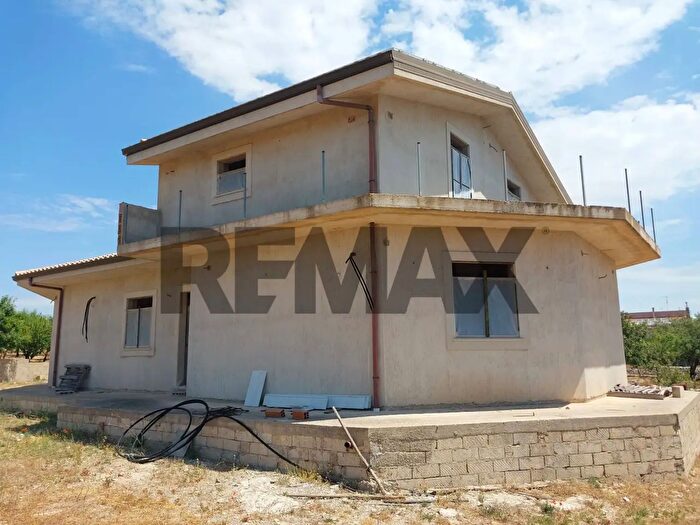 Appartamento con 8 locali in vendita in Contrada Aurnia Brizza Snc, Modica