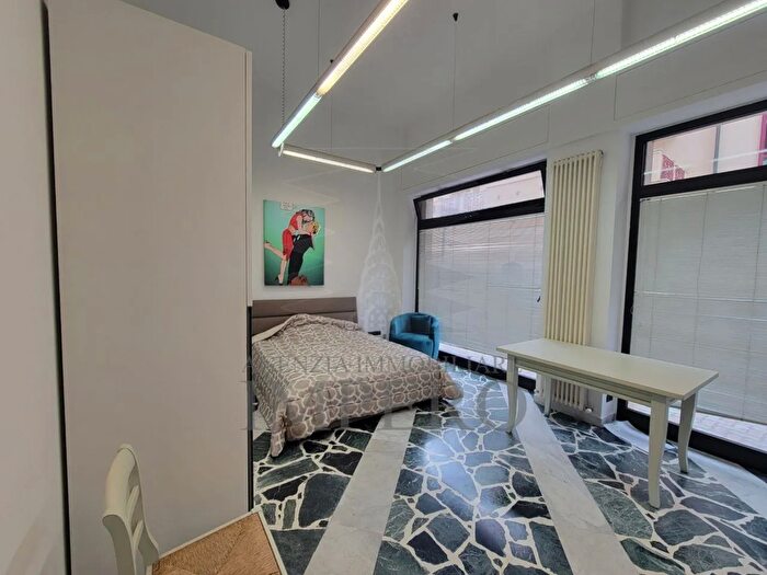 Appartamento trilocale in vendita in Via Vittorio Veneto, Bordighera